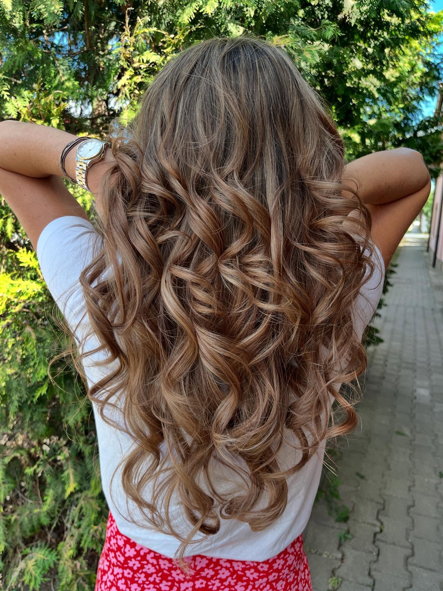 Coafor Dumbrăvița – Programează-te la Hair by Lavinia Blaj pentru un look elegant și modern!